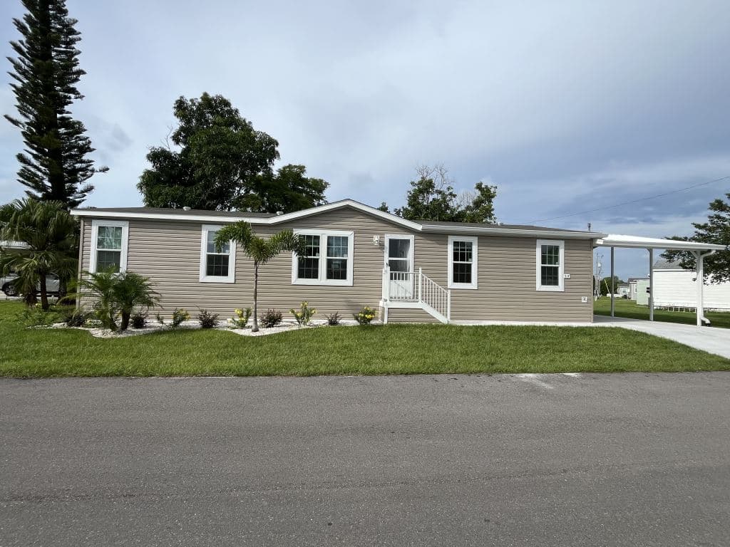 Manufactured home in North Fort Myers, FL 33917