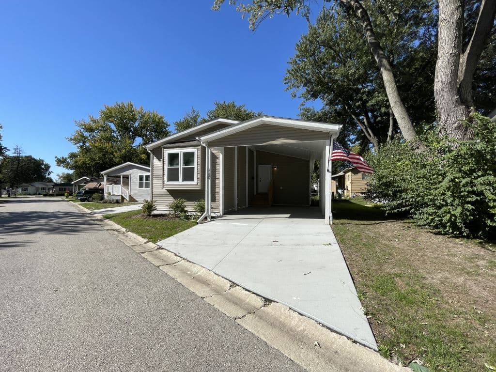Manufactured home in Elgin, IL 60123