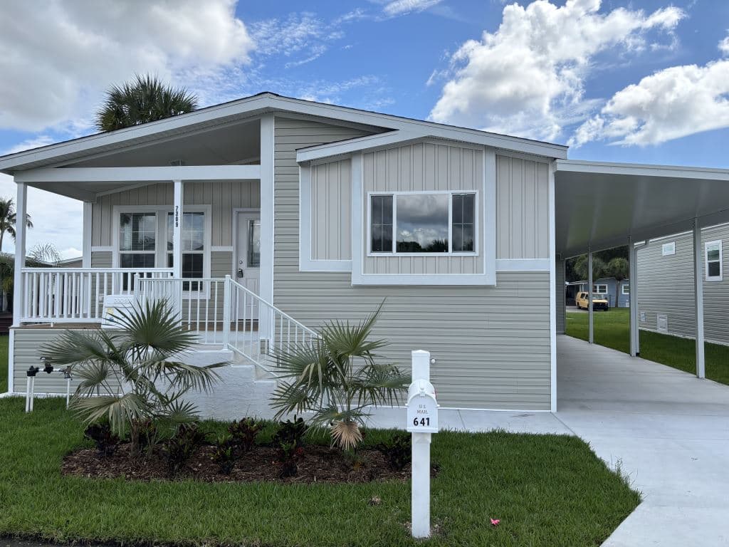 Manufactured home in West Palm Beach, FL 33404
