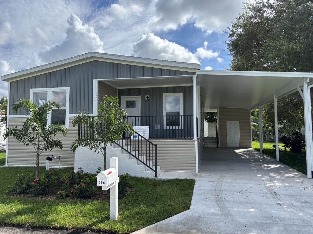Manufactured home in West Palm Beach, FL 33404