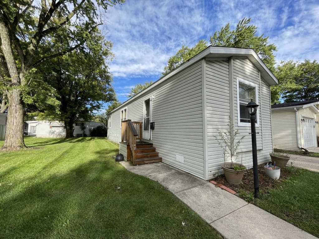 Manufactured home in Elgin, IL 60123