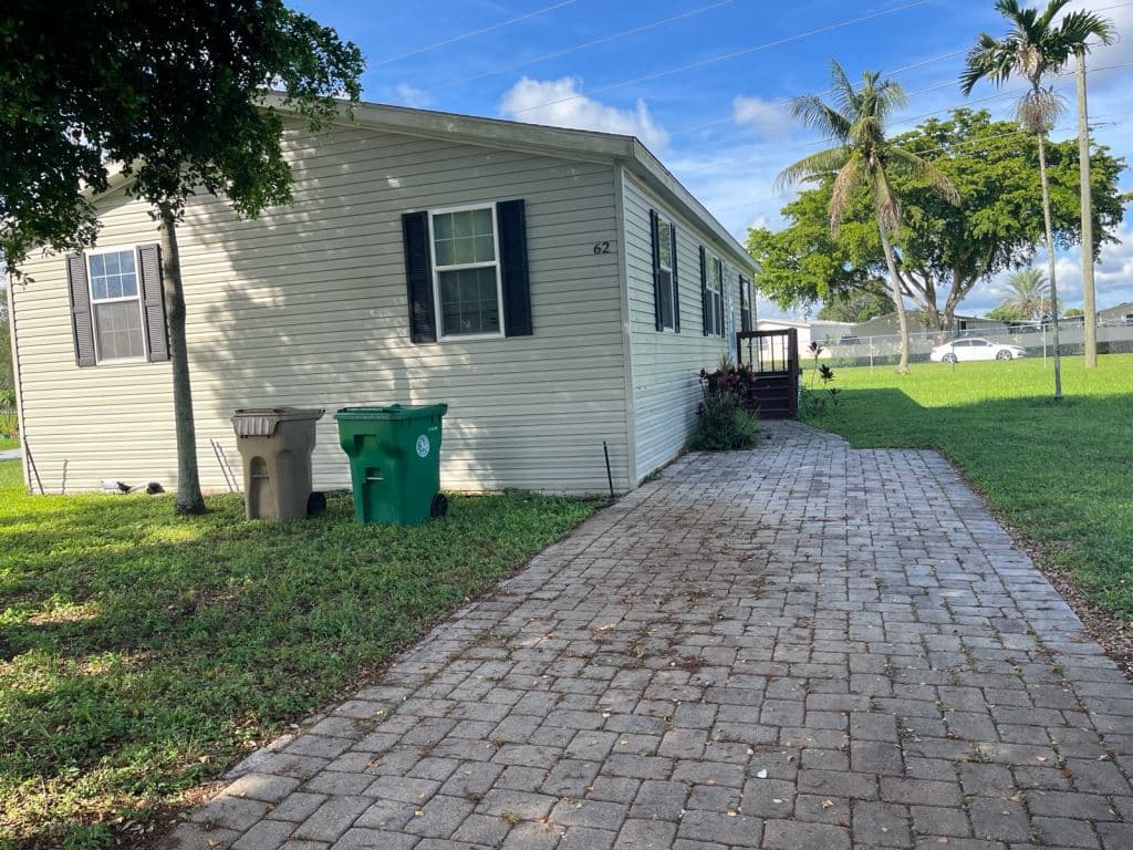 Manufactured home in Ft. Lauderdale, FL 33324