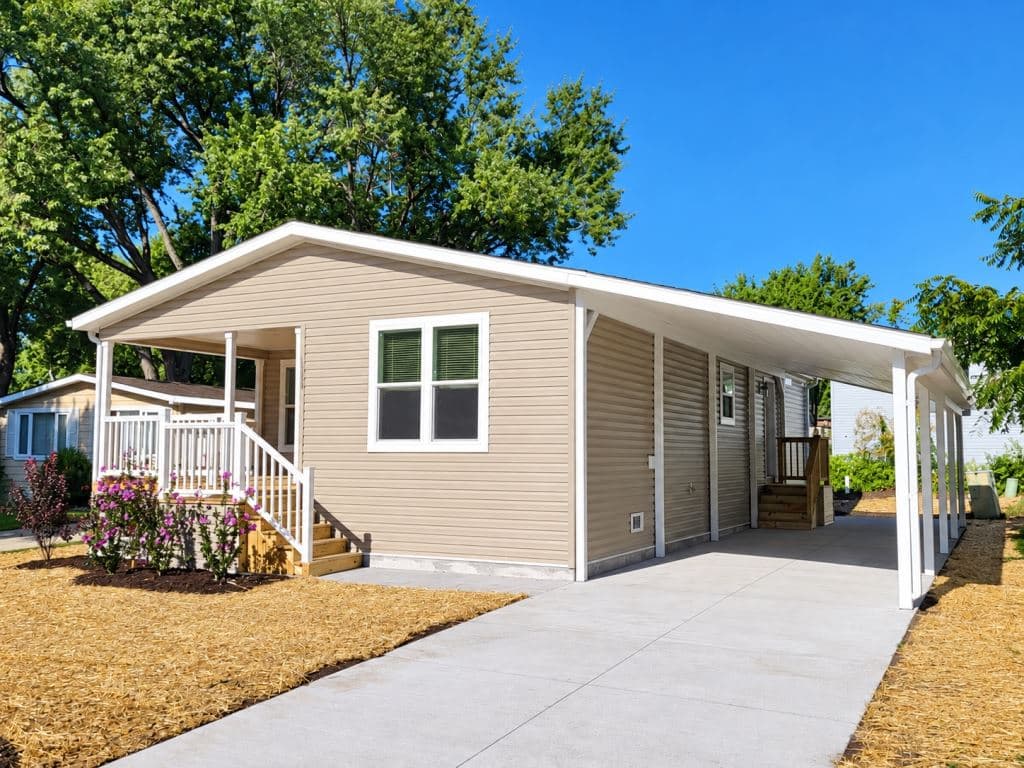Manufactured home in Elgin, IL 60123