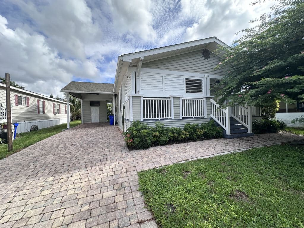 Manufactured home in Margate, FL 33063
