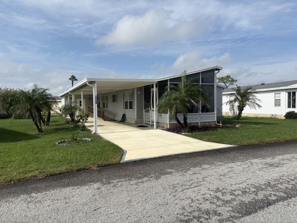 Manufactured home in Zephyrhills, FL 33541