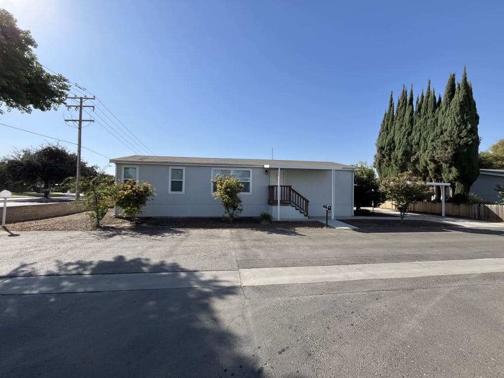 Manufactured home in Visalia, CA 93291