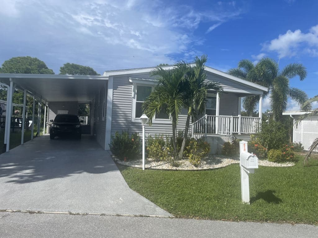 Manufactured home in West Palm Beach, FL 33404