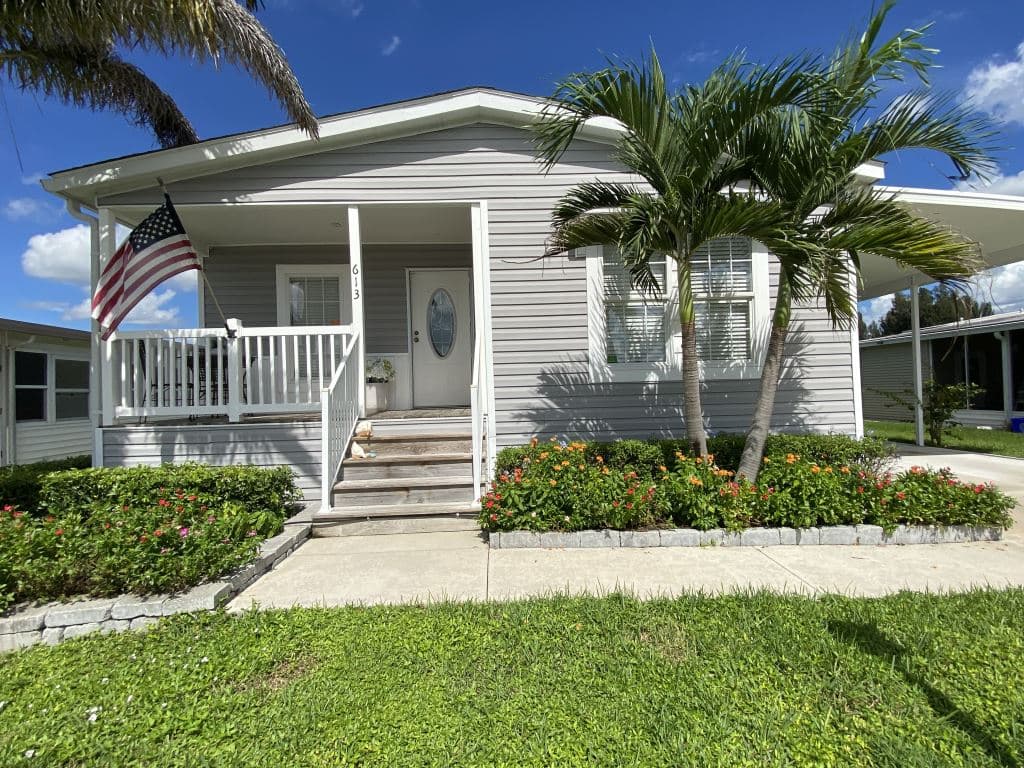 Manufactured home in Vero Beach, FL 32966