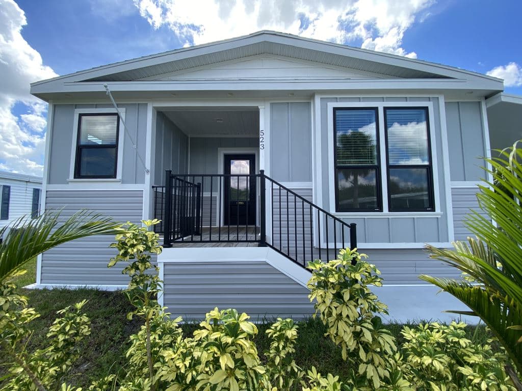 Manufactured home in Vero Beach, FL 32966