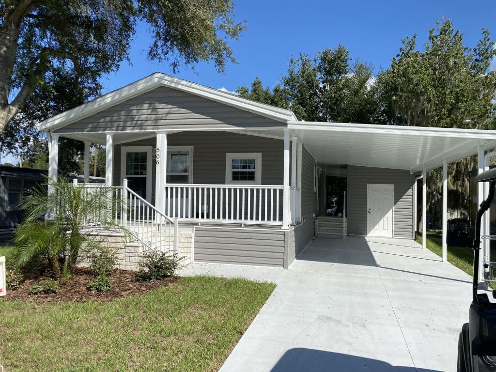Manufactured home in Leesburg, FL 34748