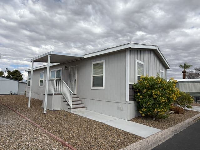 Manufactured home in Las Vegas, NV 89104