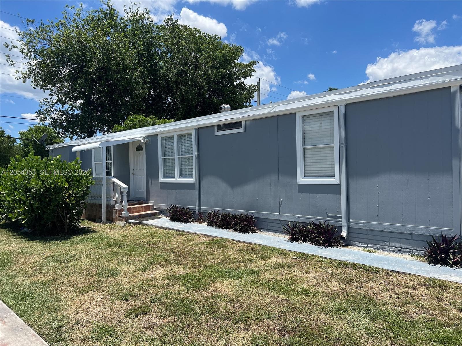 Manufactured home in Miami Gardens, FL 33055