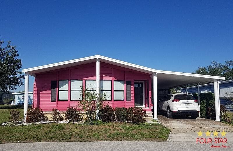 Manufactured home in Bradenton, FL 34203