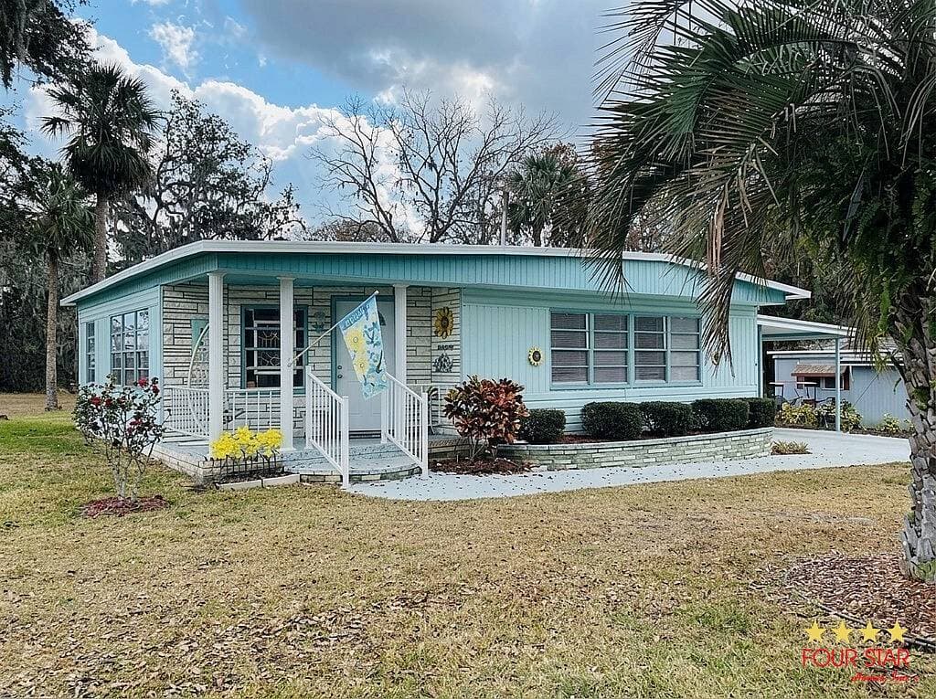 Manufactured home in Leesburg, FL 34748