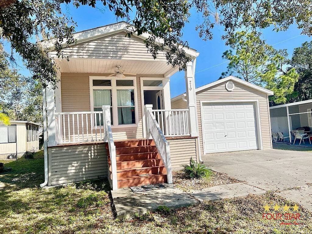 Manufactured home in Kissimmee, FL 34746