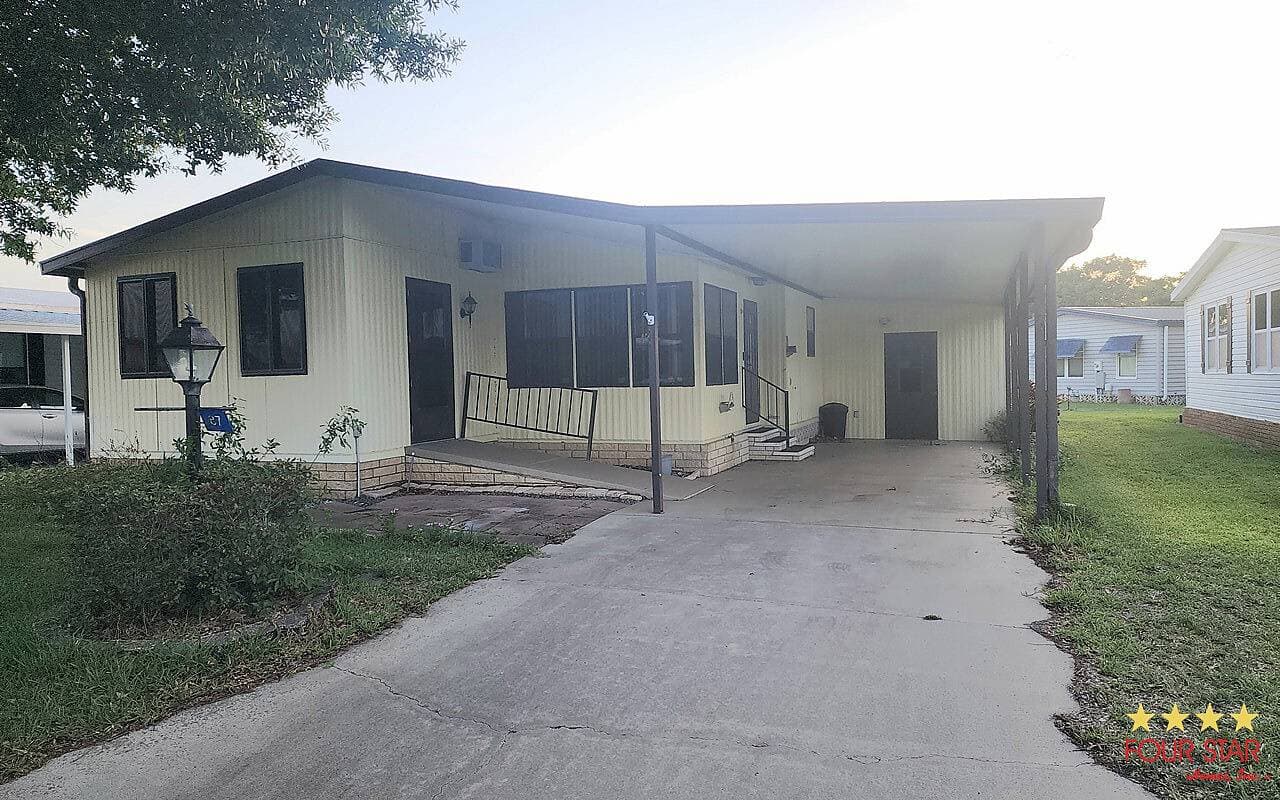 Manufactured home in Leesburg, FL 34788