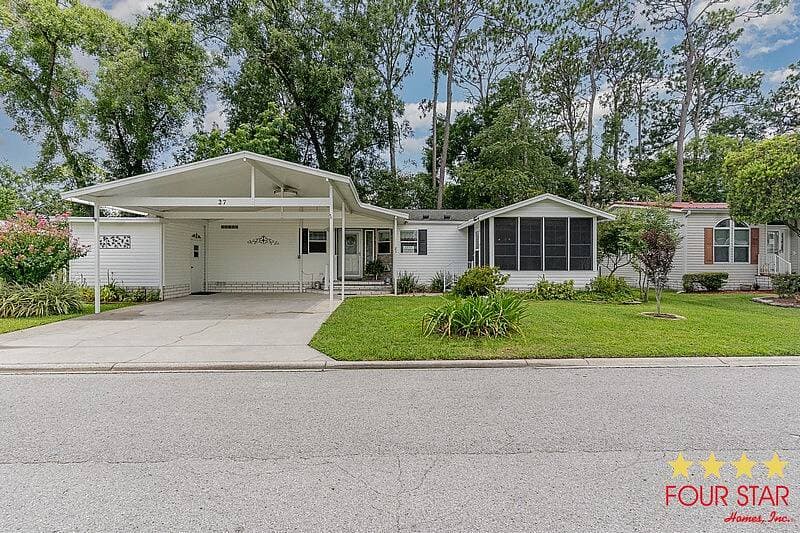 Manufactured home in Ocala, FL 34482