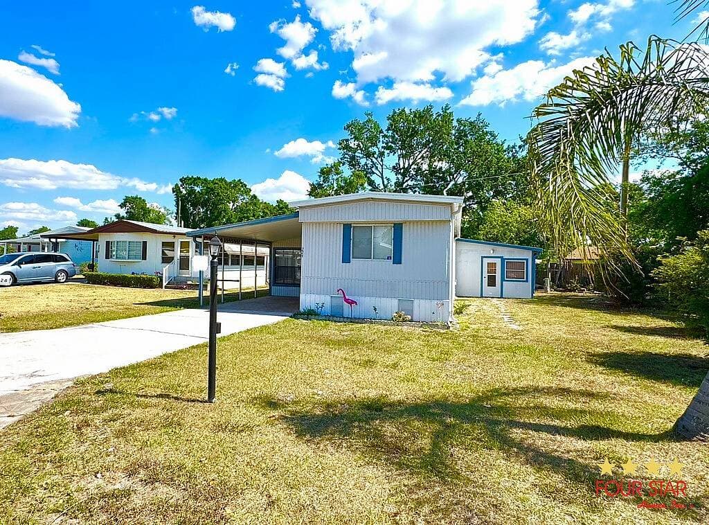 Manufactured home in Winter Haven, FL 33884
