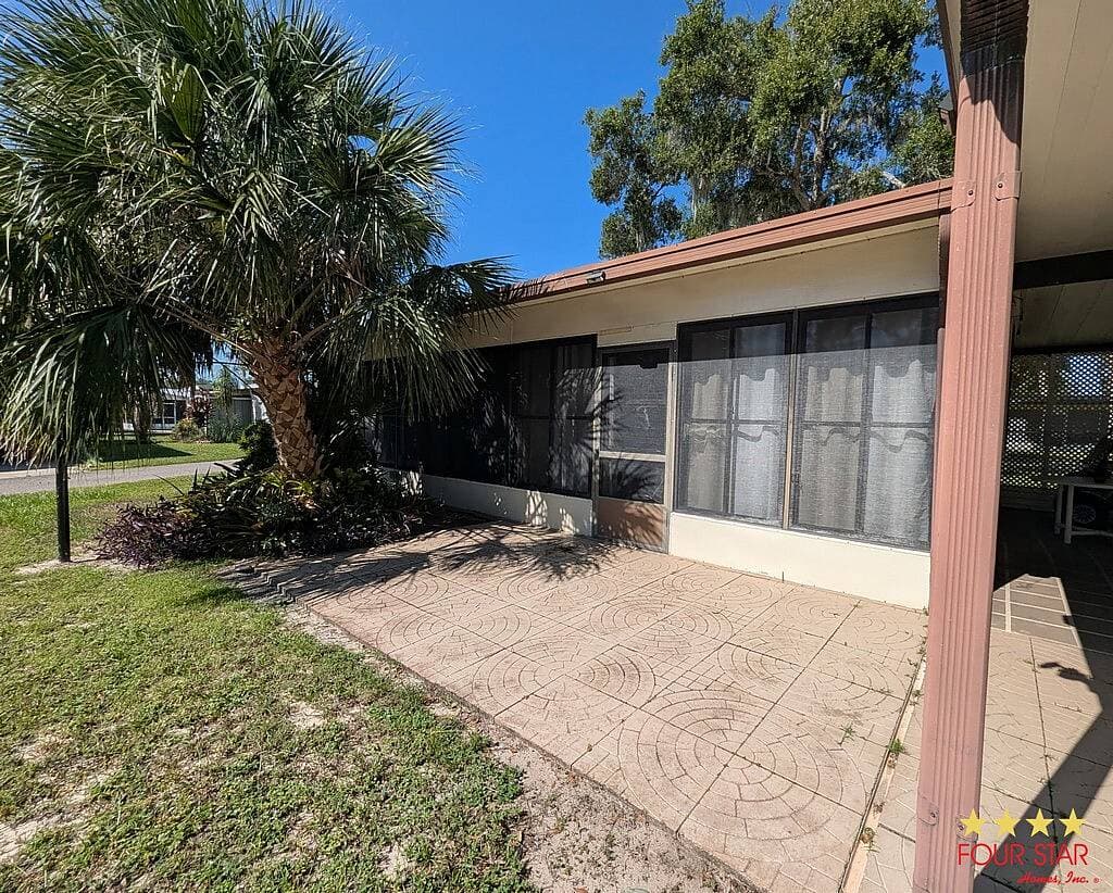 Manufactured home in Leesburg, FL 34748