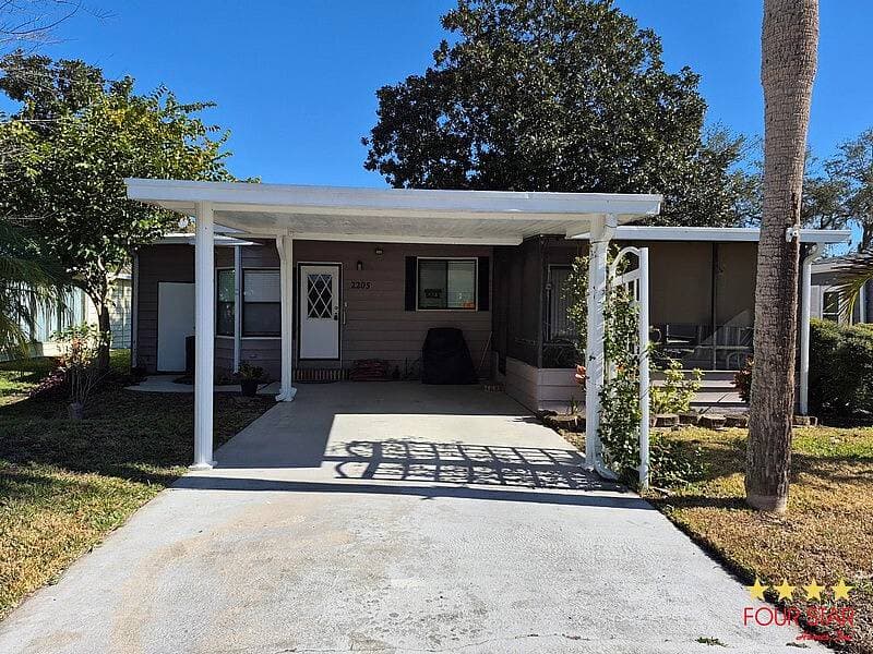 Manufactured home in Port Orange, FL 32129