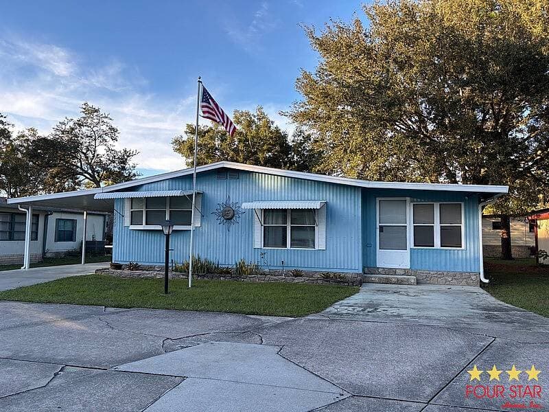 Manufactured home in Orange City, FL 32763