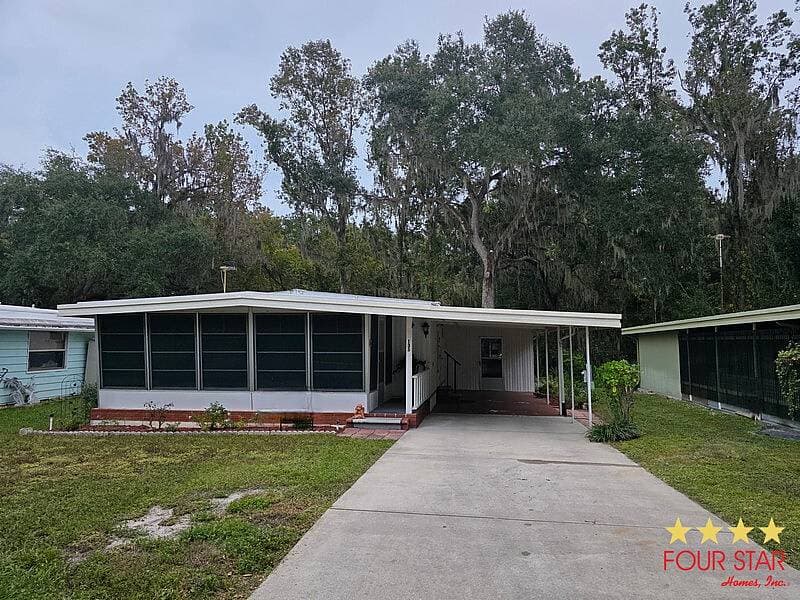 Manufactured home in Leesburg, FL 34748