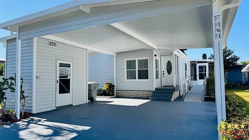 Manufactured home in Vero Beach, FL 32966