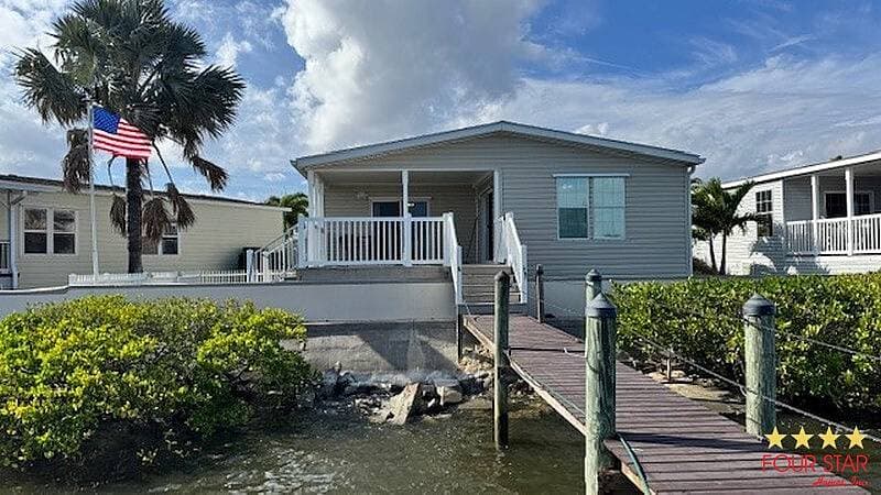 Manufactured home in Vero Beach, FL 32960