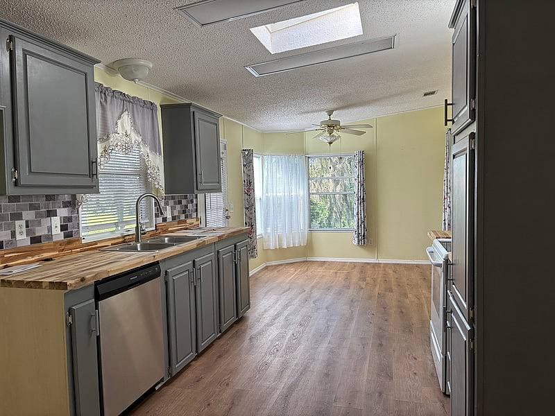 Manufactured home in Orange City, FL 32763