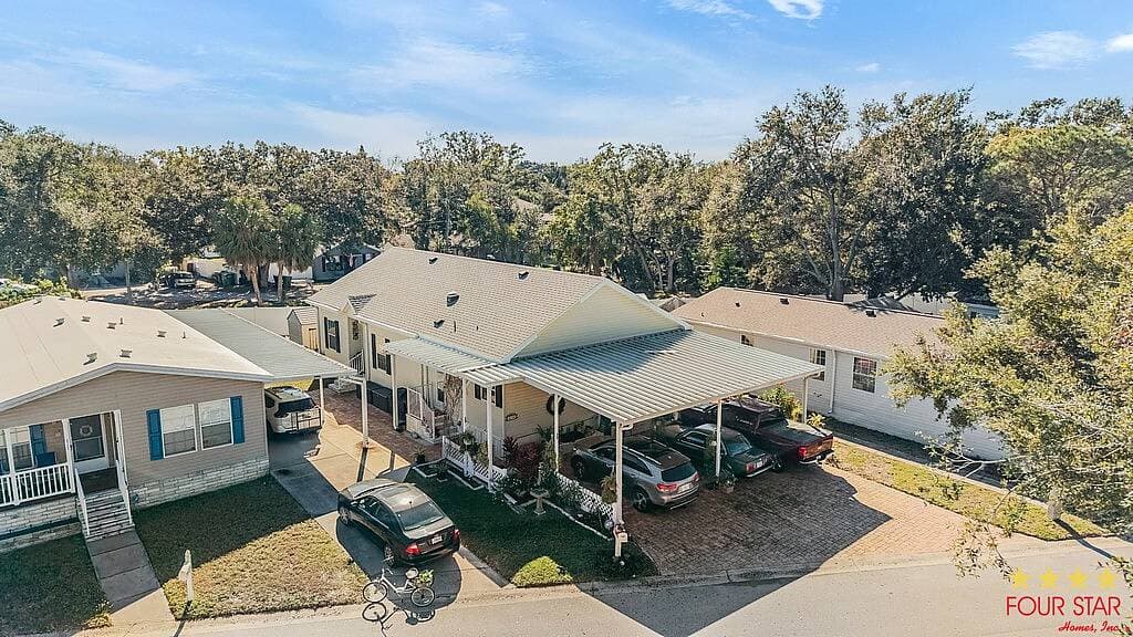 Manufactured home in Tampa, FL 33611