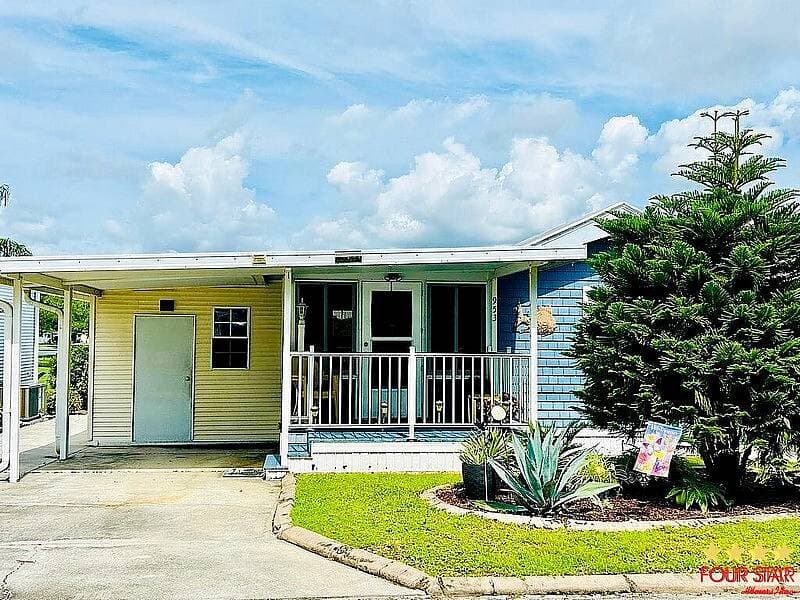 Manufactured home in Clermont, FL 34715