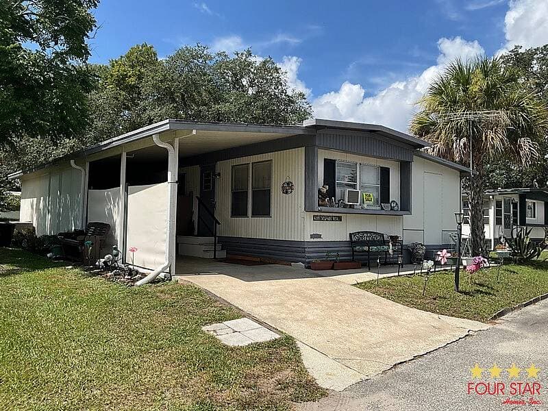 Manufactured home in Orange City, FL 32763