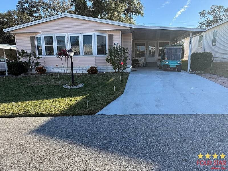 Manufactured home in Leesburg, FL 34748