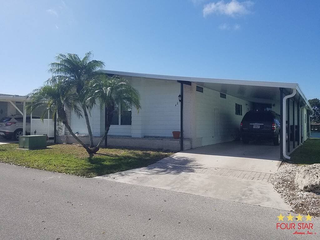 Manufactured home in Bradenton, FL 34203