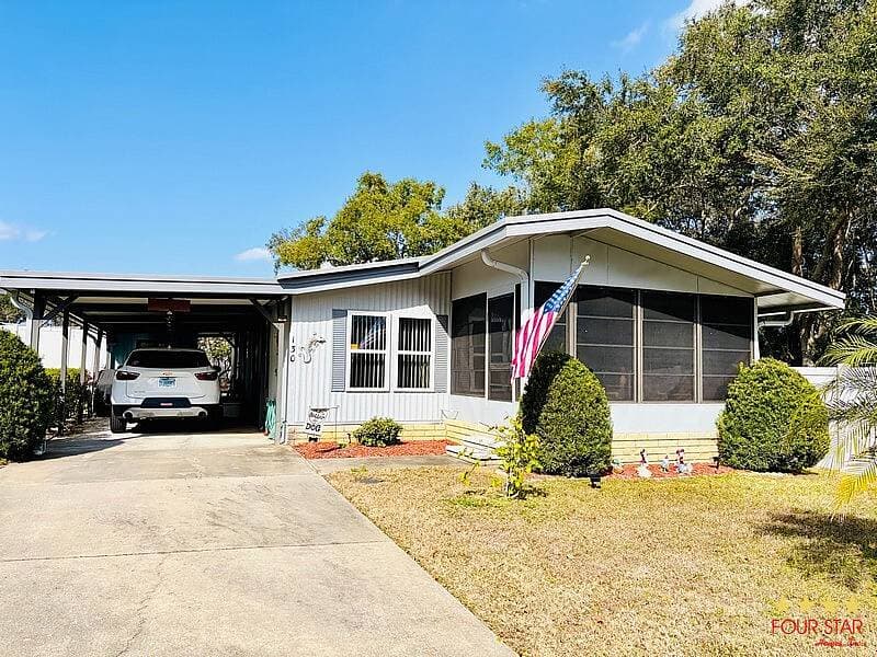 Manufactured home in Leesburg, FL 34748