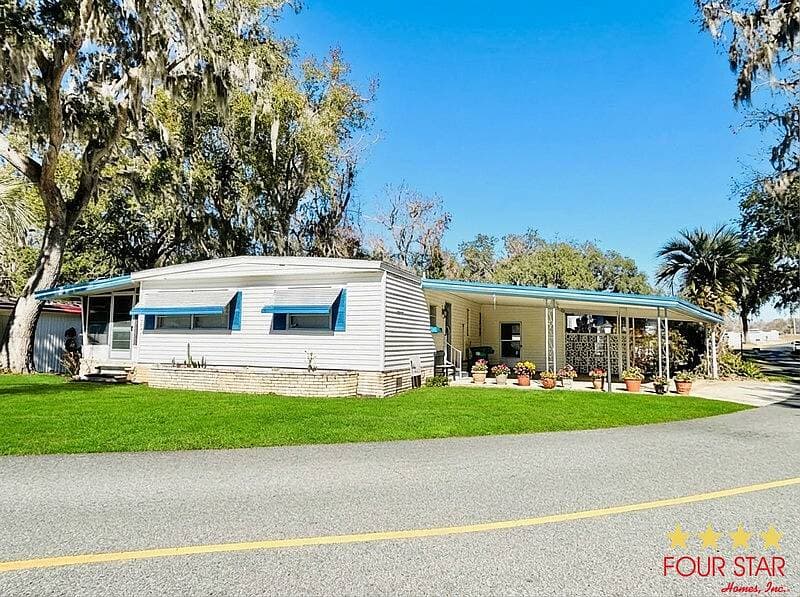 Manufactured home in Leesburg, FL 34748