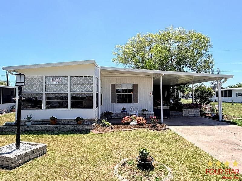 Manufactured home in Port Orange, FL 32127