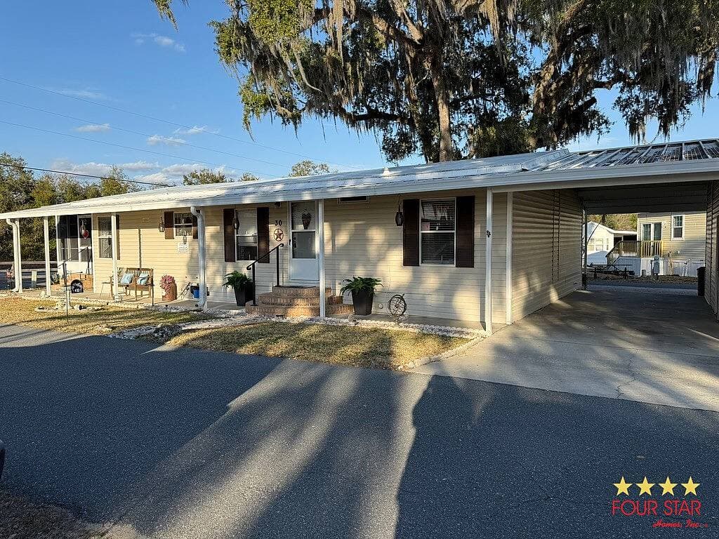 Manufactured home in Wildwood, FL 34785