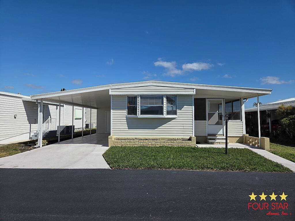Manufactured home in Palmetto, FL 34221