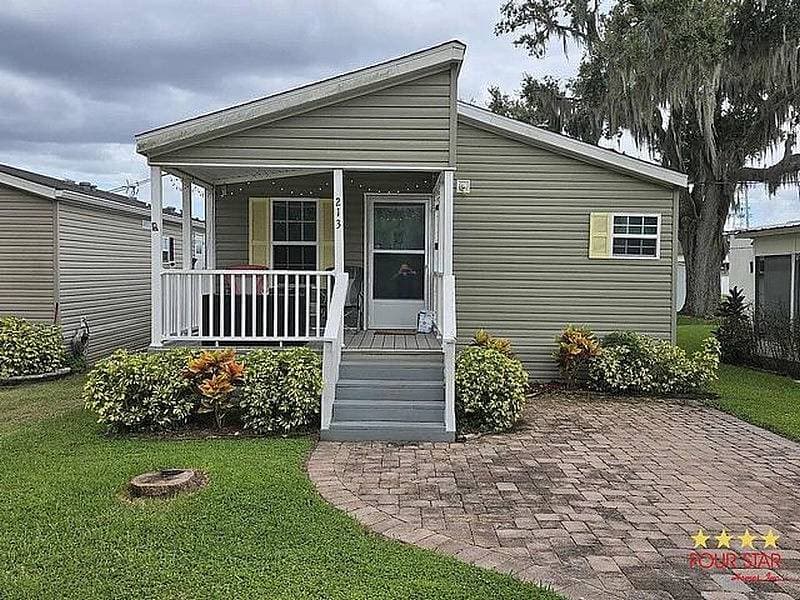 Manufactured home in Leesburg, FL 34748
