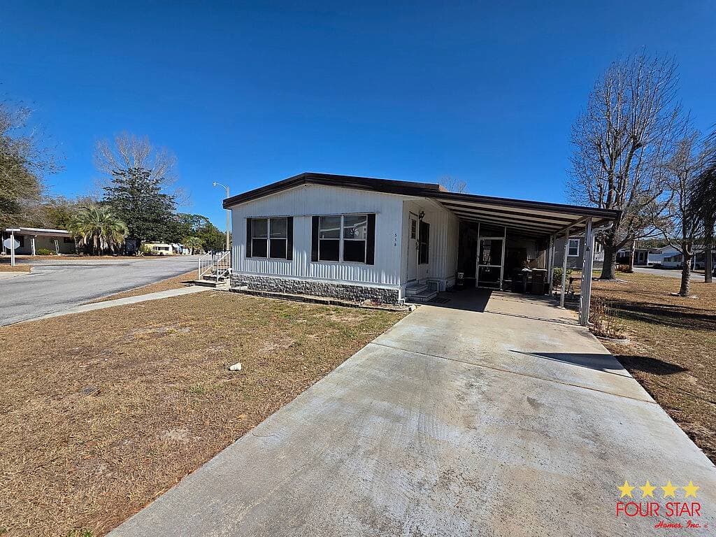 Manufactured home in Ocala, FL 34479