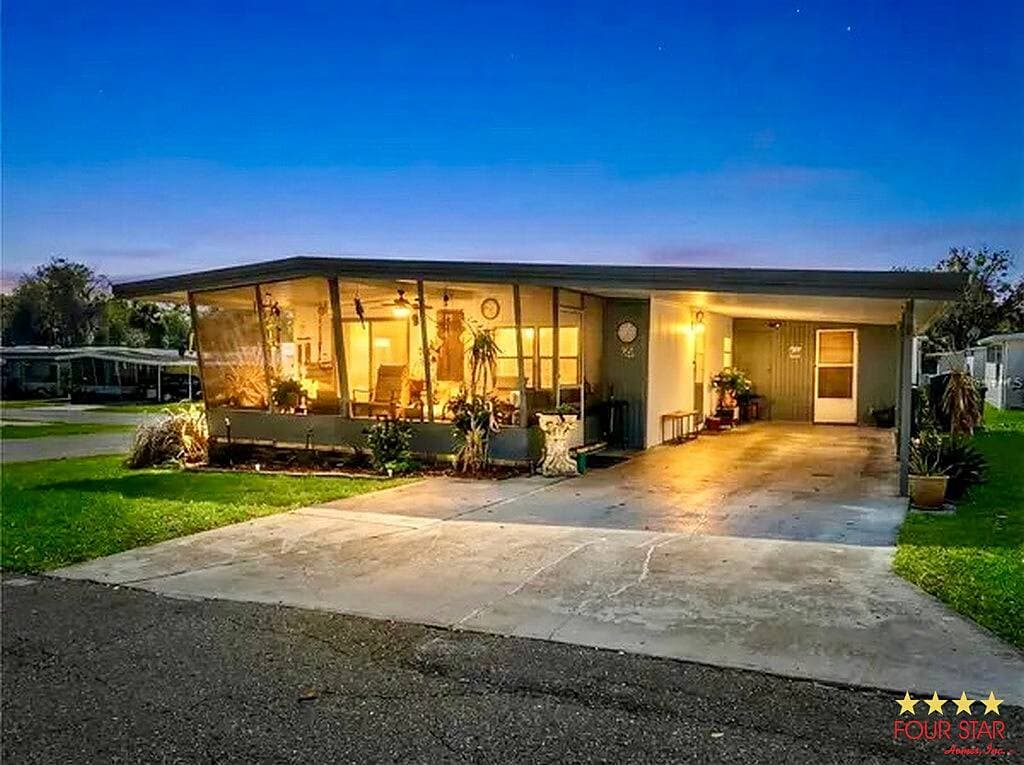 Manufactured home in Leesburg, FL 34748