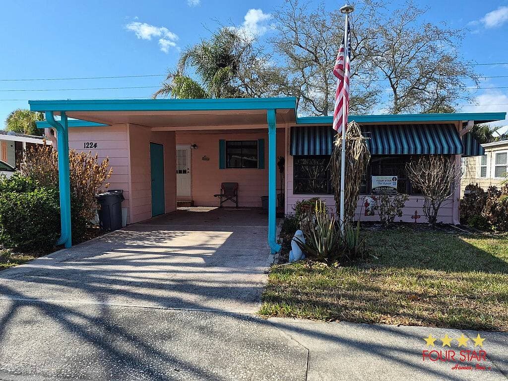 Manufactured home in Port Orange, FL 32129