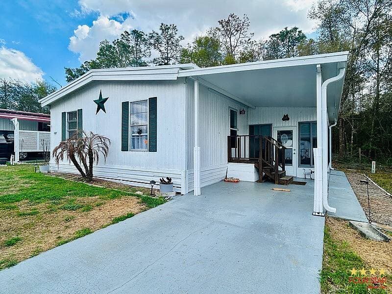 Manufactured home in Leesburg, FL 34748