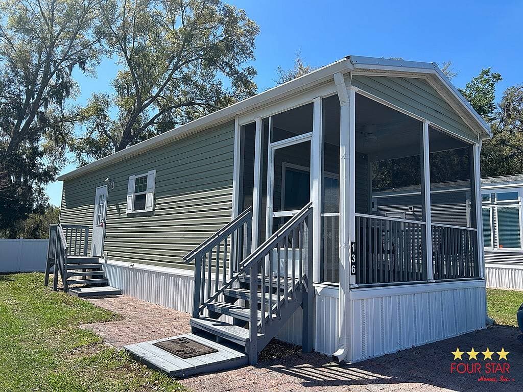 Manufactured home in Summerfield, FL 34491