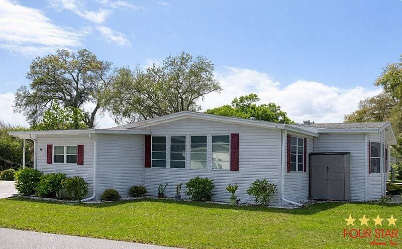 Manufactured home in Edgewater, FL 32141