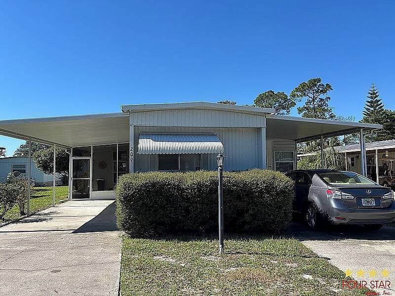 Manufactured home in Orange City, FL 32763