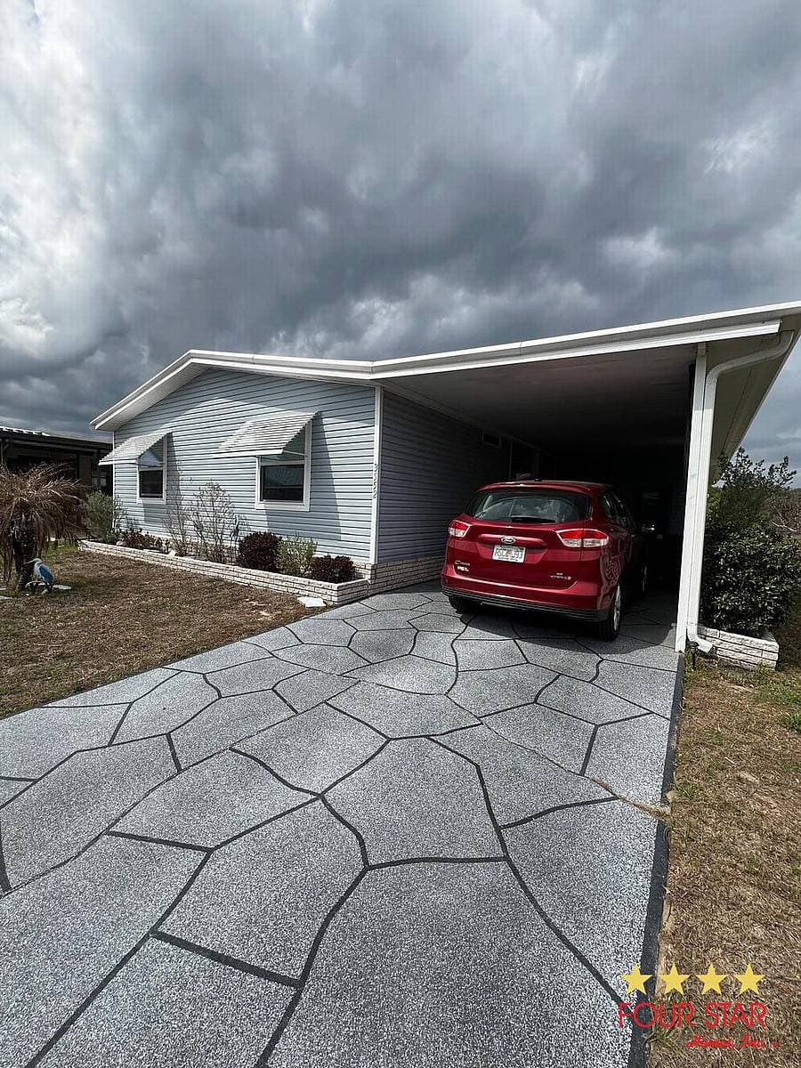 Manufactured home in Lake Wales, FL 33859