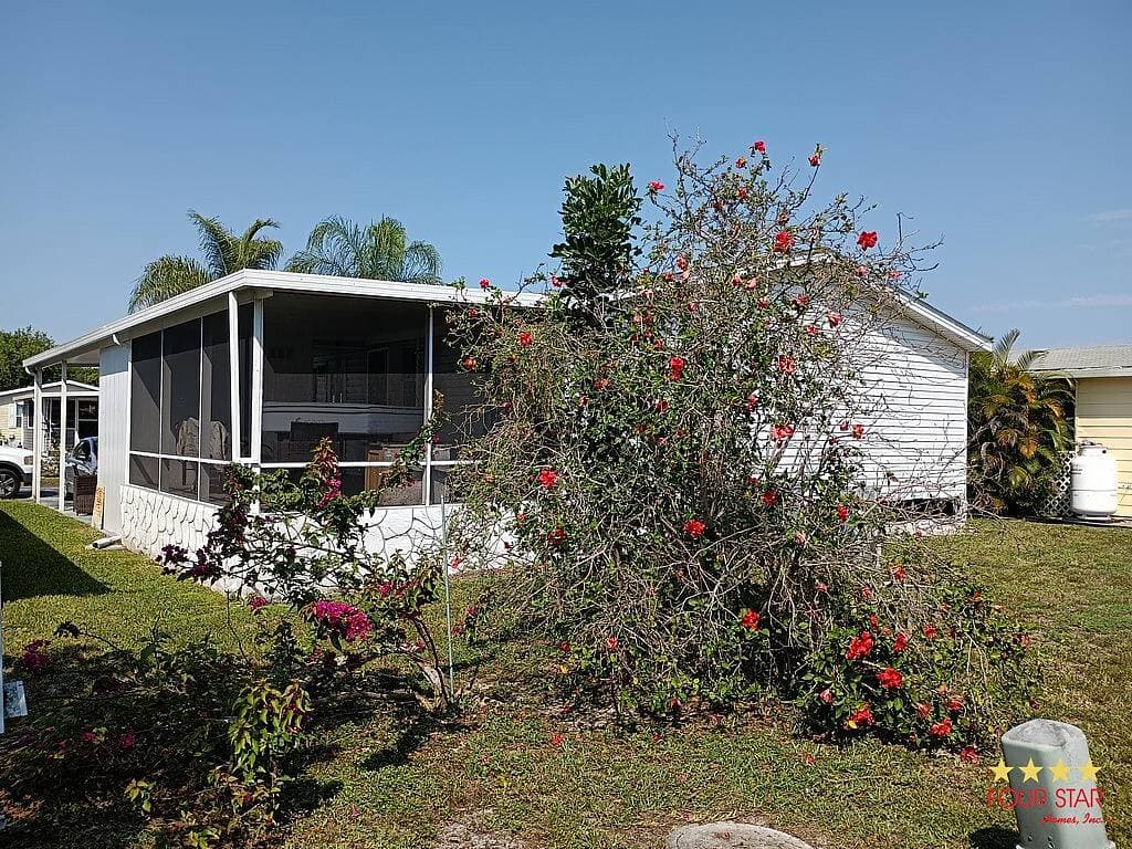Manufactured home in Margate, FL 33063
