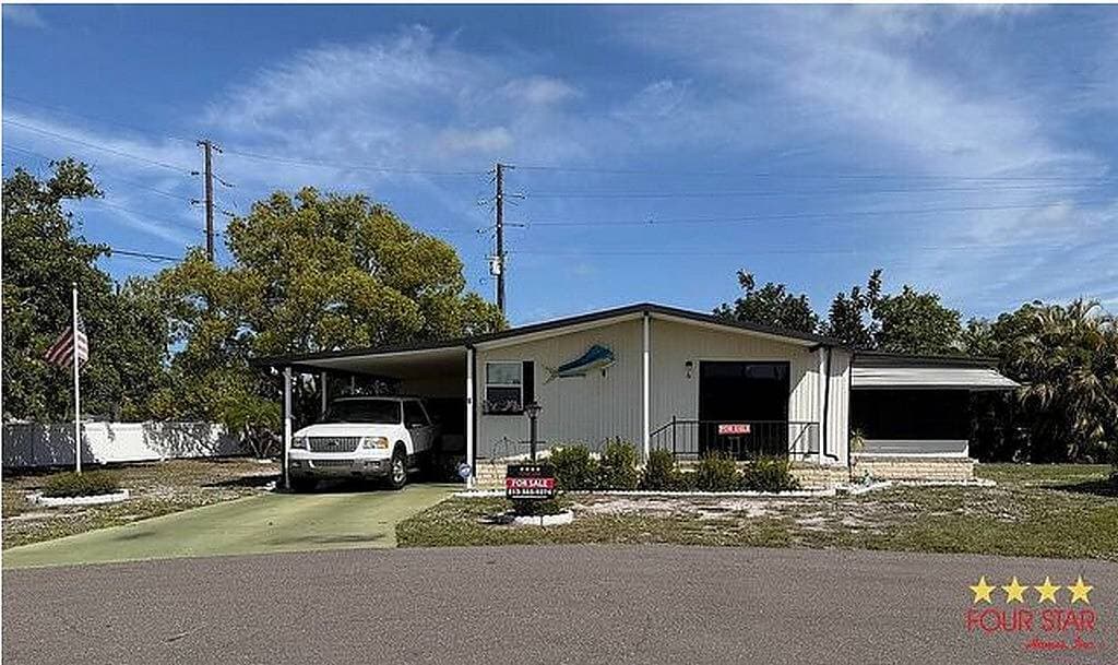 Manufactured home in Palmetto, FL 34221